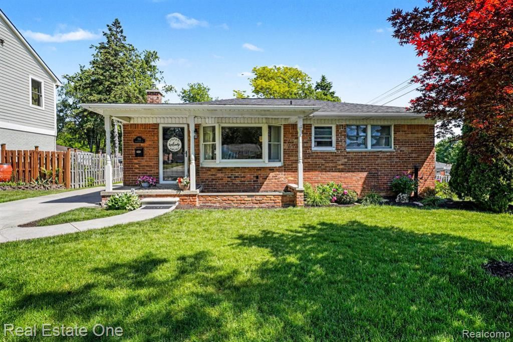 769 Manordale Court, Milford Vlg, MI 48381 Main Photo