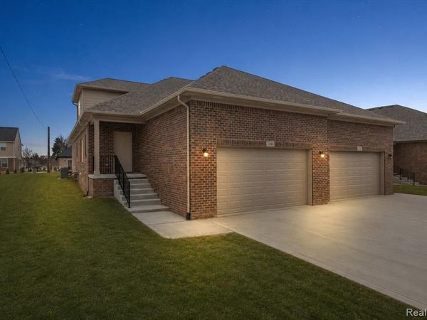 34480 Maple Lane, Sterling Heights, MI 48312