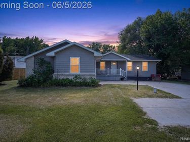 14232 North Road, Fenton Twp, MI 48430