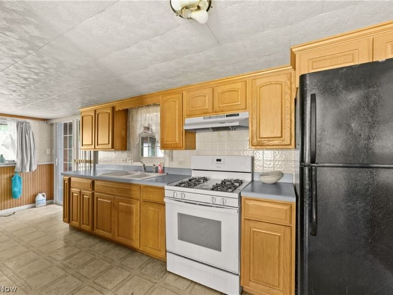 41511 Hazelwood Street, Elyria, OH 44035 Photo 5