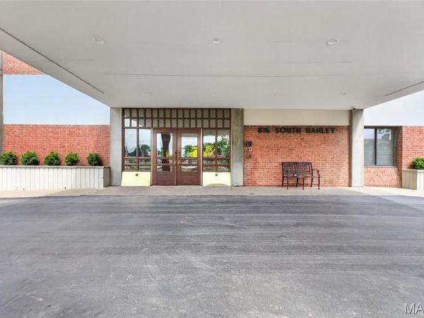816 S Hanley Road, Unit 6A, Clayton, MO 63105