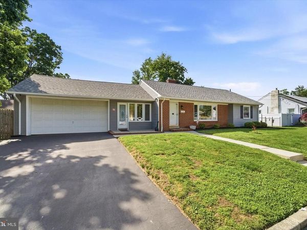 223 COLONIAL AVENUE, HAMILTON, NJ 08610