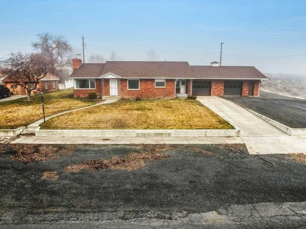 319 E 3rd Ave, Lind, WA 99341