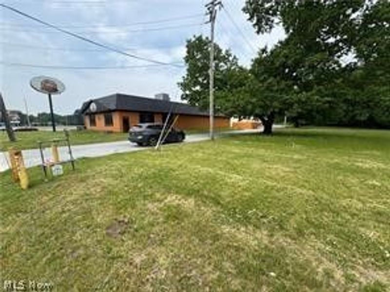 320 W Main Road, Conneaut, OH 44030 Photo 6