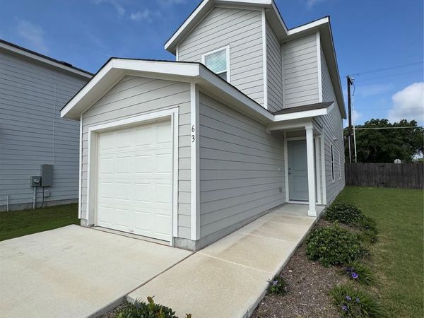 63 Trinity CIR , Lockhart, TX 78644