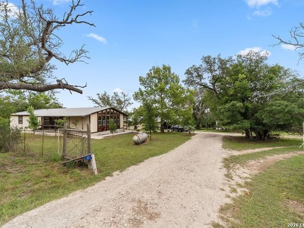 305 E Silver Hills Rd., Kerrville, TX 78028