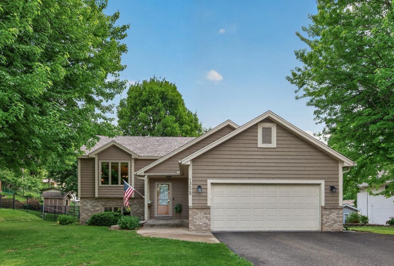 13628 Bryant Place S, Burnsville, MN 55337