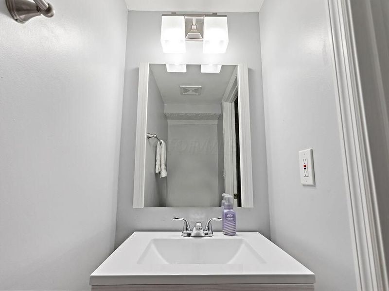 4837 Stoneybrook Boulevard, Unit 30B, Hilliard, OH 43026 Photo 18