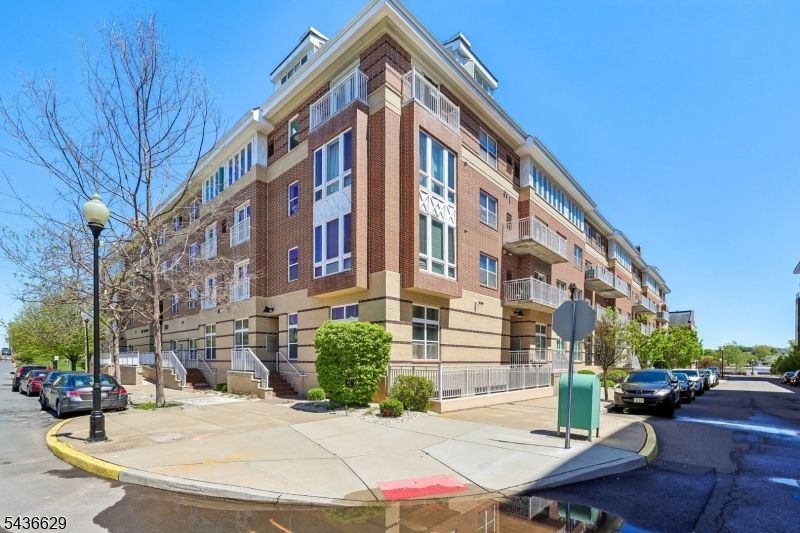 368 Rector St, Perth Amboy, NJ 08861 Main Photo