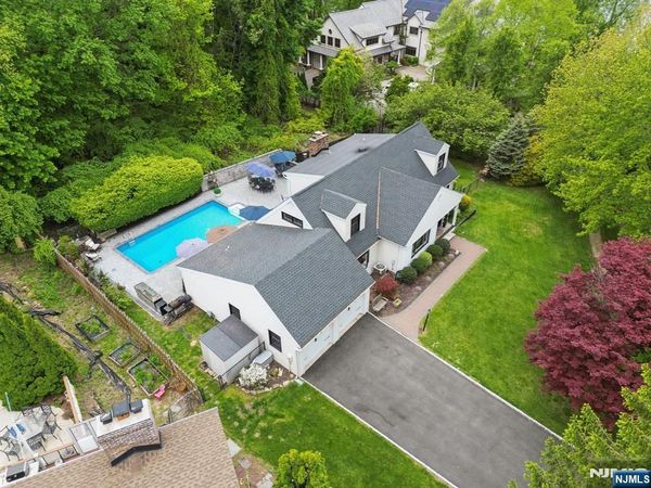 11 Auriemma Court, Roxbury Township, NJ 07850
