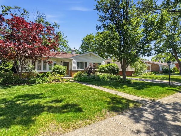 1049 S Norbury Avenue , Lombard, IL 60148