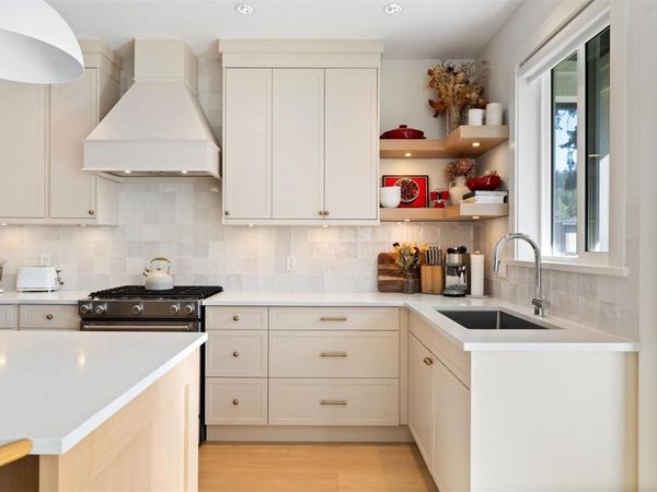 973 Isabell Ave , Langford, BC V9C 2N2