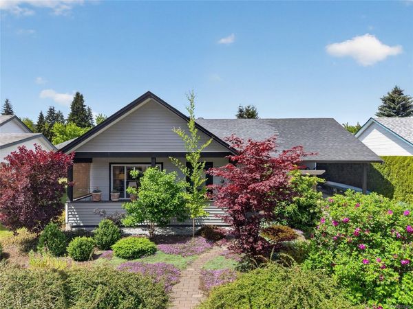 3305 Ninth St , Cumberland, BC V0R 1S0