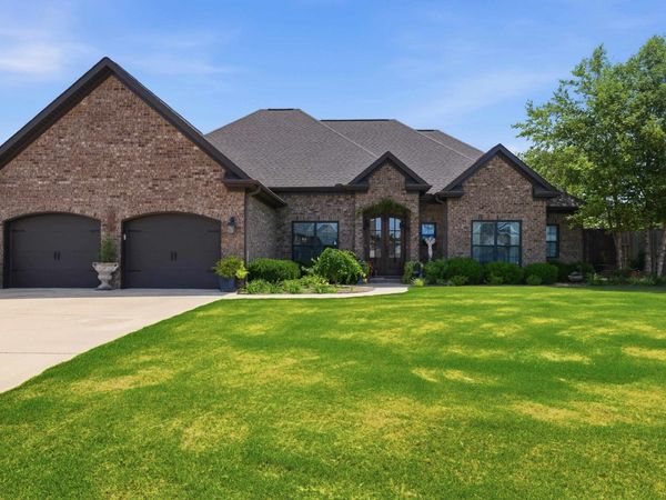 113 Caroline Way, Muscle Shoals, AL 35661
