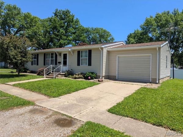 304 Charles Avenue, Greenville, IL 62246