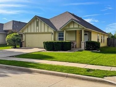 329 Wolf Mountain Lane, Fort Worth, TX 76140