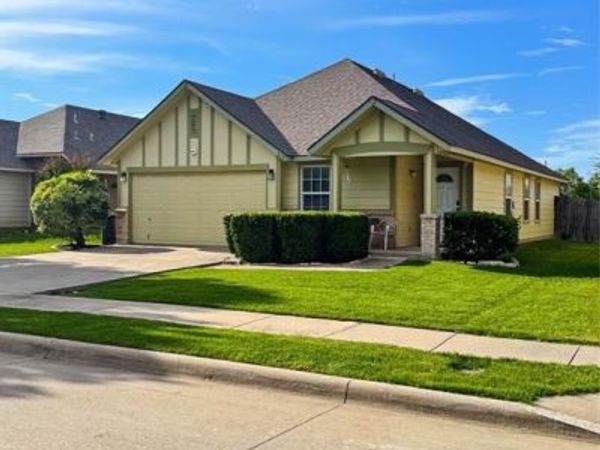 329 Wolf Mountain Lane, Fort Worth, TX 76140