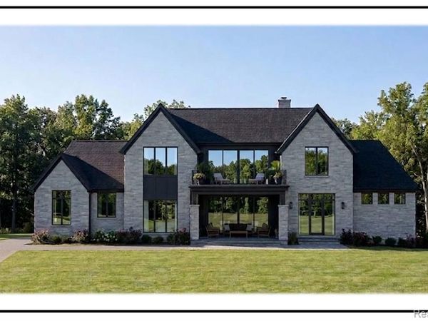 6121 Golfview Drive, Bloomfield Hills, MI 48301