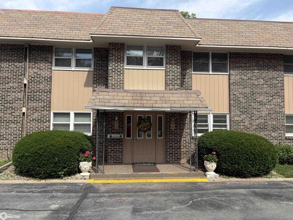 9 Oak Knoll Road, Red Oak, IA 51566
