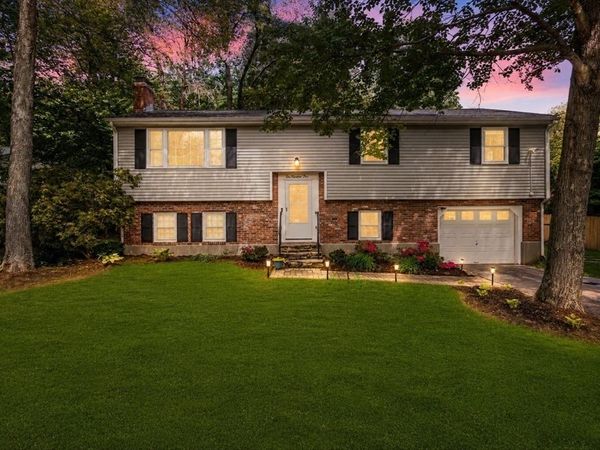 105 High St, Holliston, MA 01746