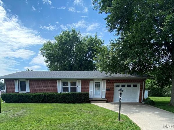1103 E Washington Avenue, Greenville, IL 62246