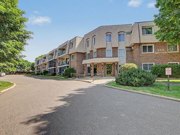 255 Westview Drive, Unit 111, West Saint Paul, MN 55118