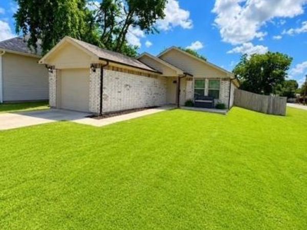 300 Lipscomb Street, Cleburne, TX 76031