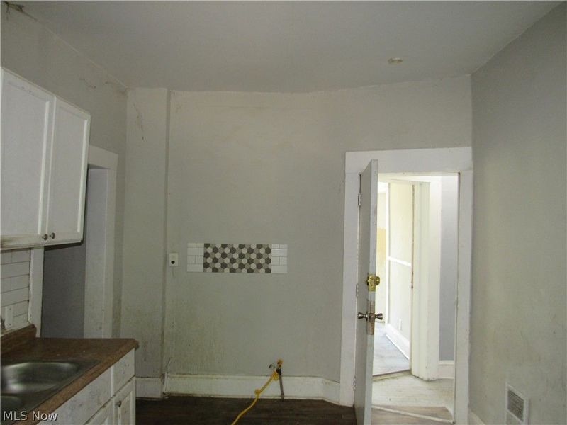 932 Wheelock Road, Cleveland, OH 44103 Photo 13