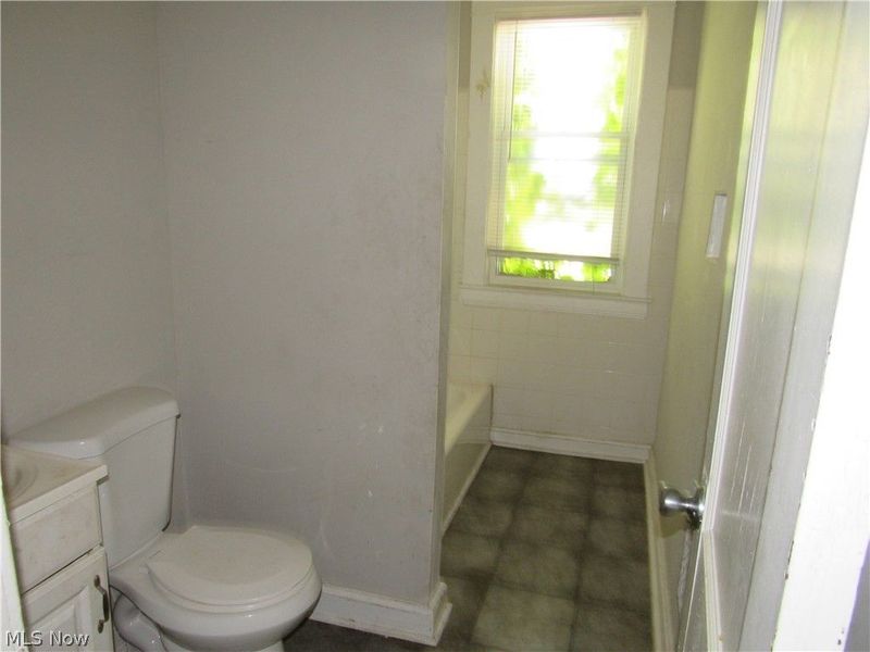 932 Wheelock Road , Cleveland, OH 44103 Photo 19