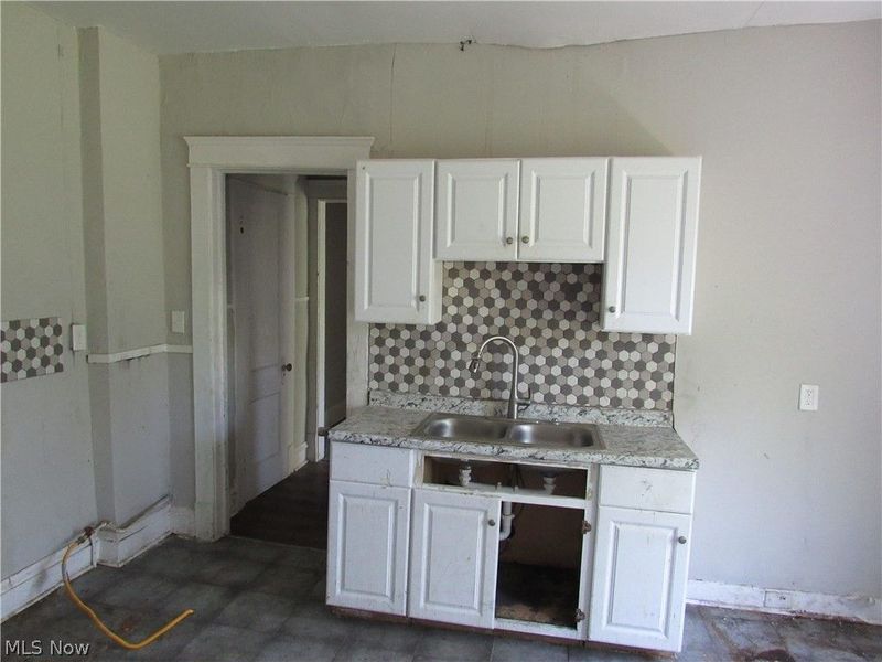 932 Wheelock Road , Cleveland, OH 44103 Photo 7