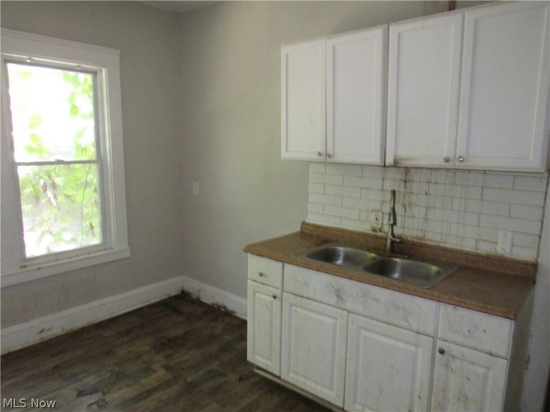 932 Wheelock Road , Cleveland, OH 44103 Photo 8