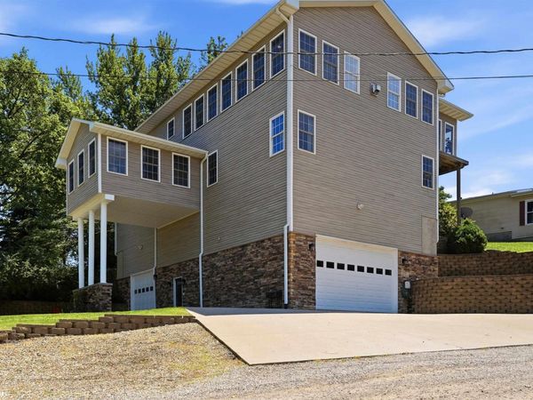 275 Center Point Drive, Montezuma, IA 50171
