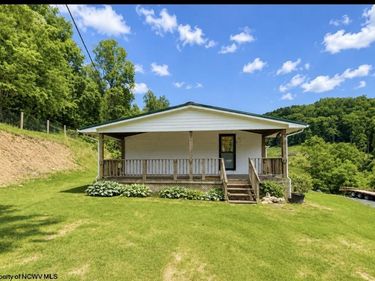 2309 Sassafras Road, Weston, WV 26452