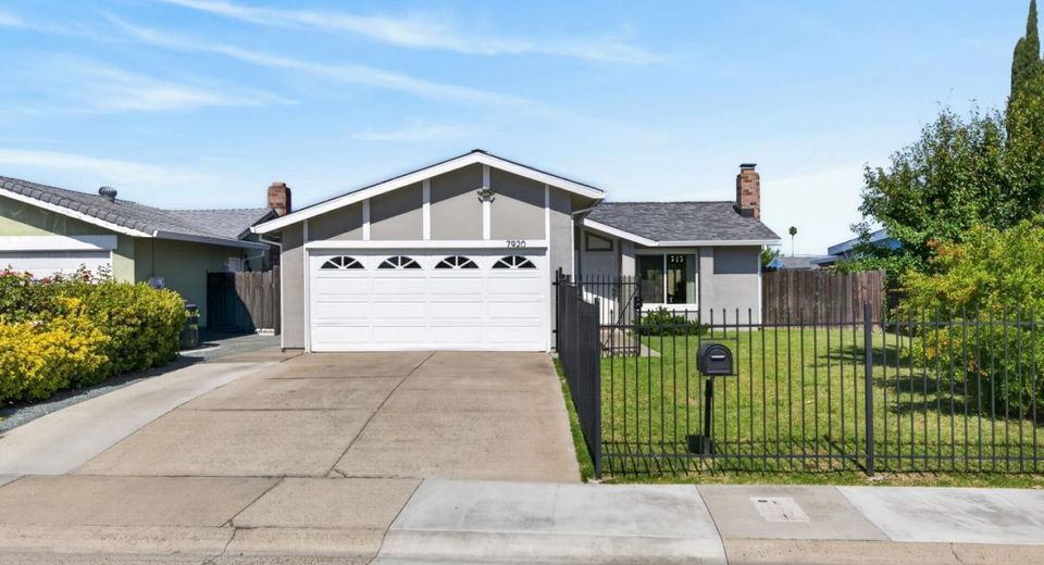 7920 Deer Water Dr, Sacramento, CA 95823 Photo