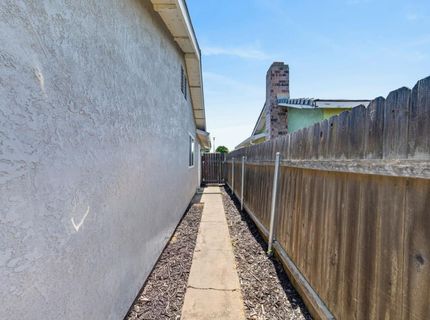 7920 Deer Water Dr, Sacramento, CA 95823 Photo