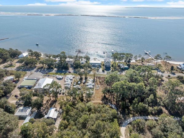 115 Kansas Street , Carrabelle, FL 32322