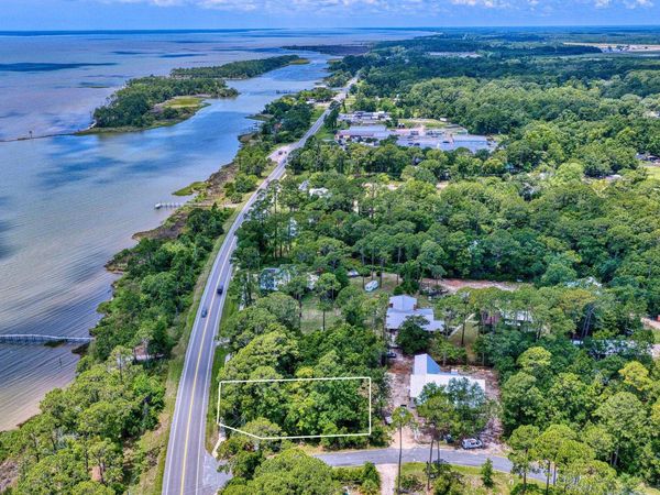 104 Bay Colony Way , Apalachicola, FL 32320