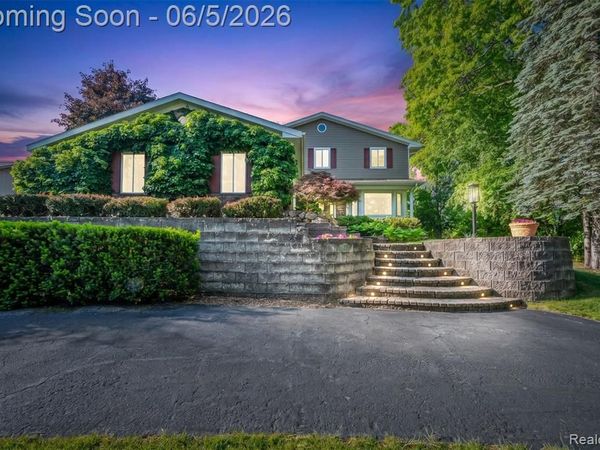 7841 Rampart Trail, Waterford Twp, MI 48327