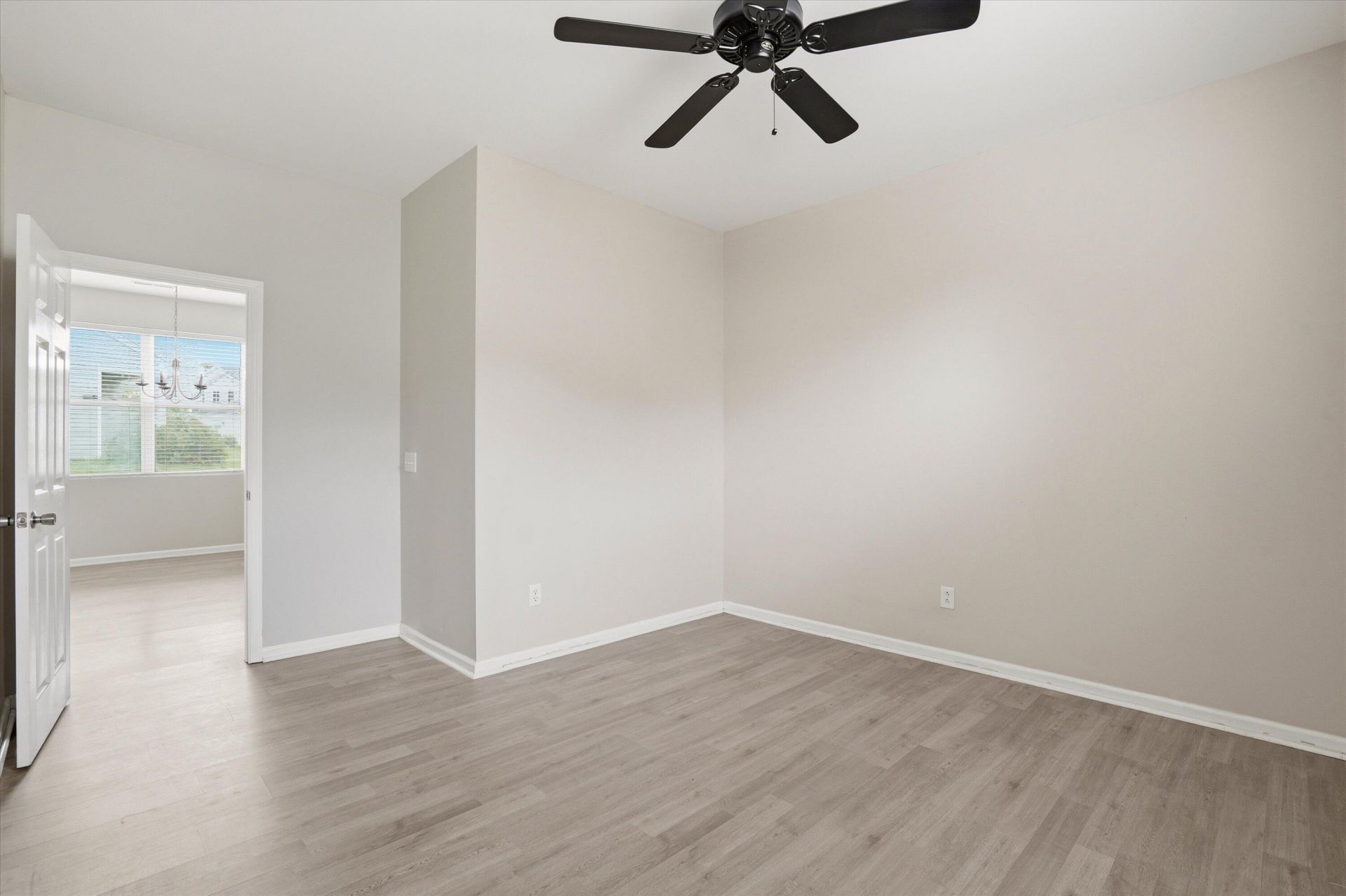 9665 Godwin Street Photo 10
