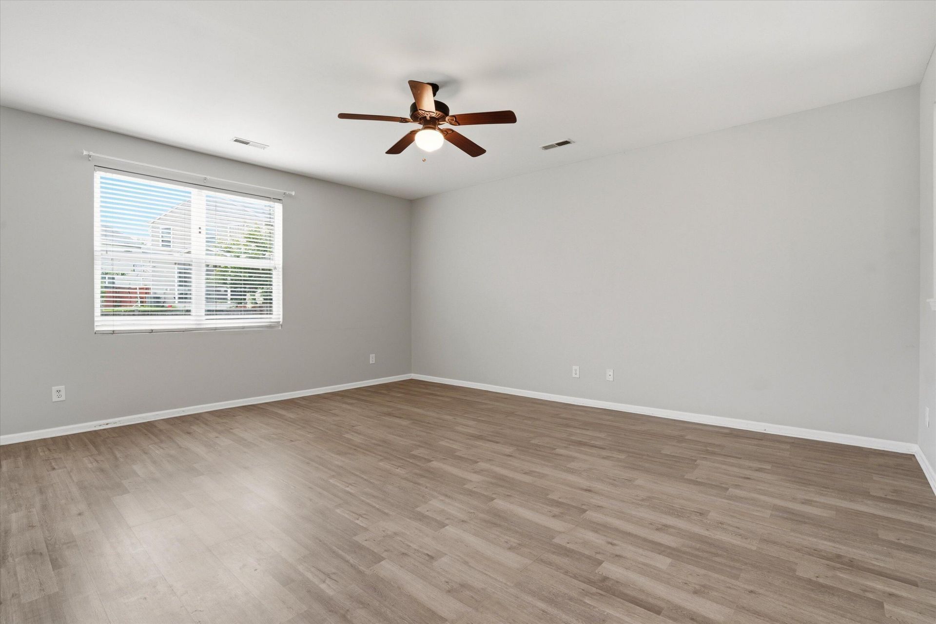 9665 Godwin Street Photo 11