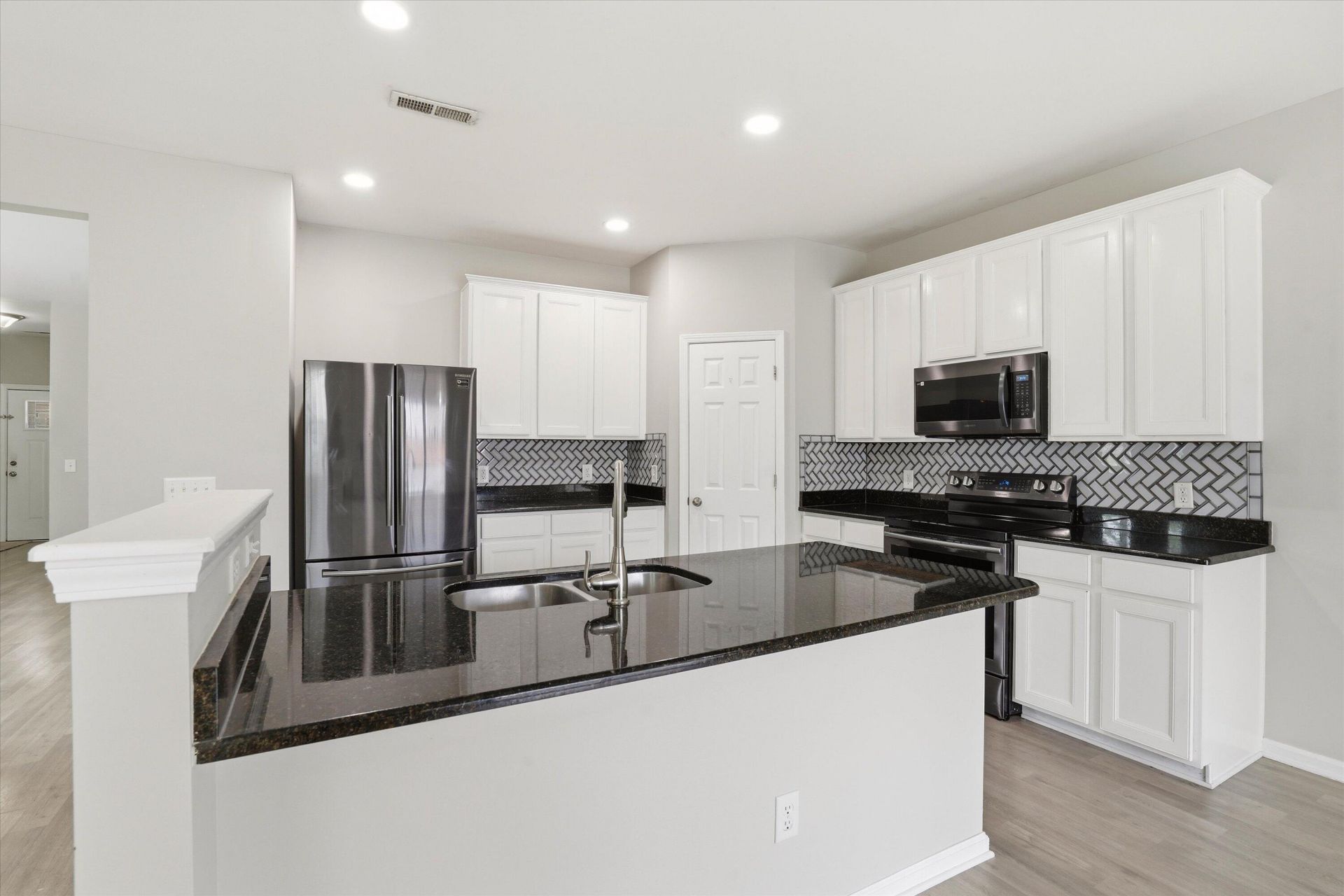 9665 Godwin Street Photo 15