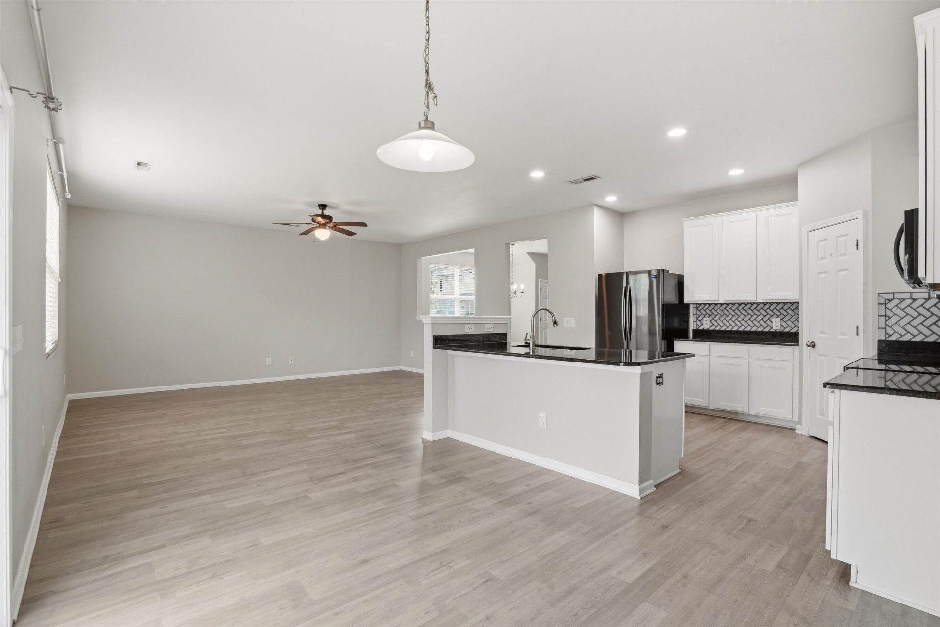 9665 Godwin Street Photo 16