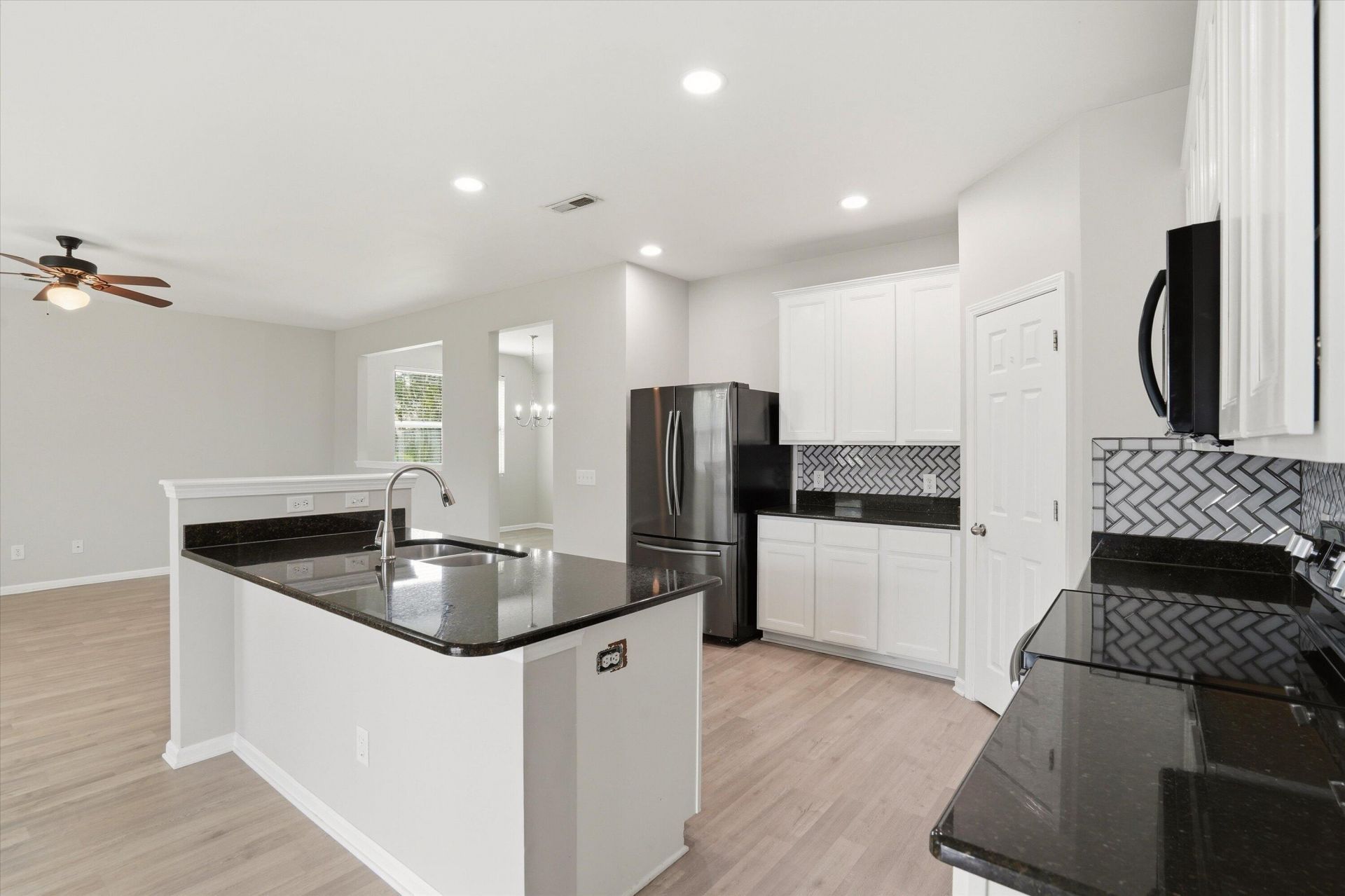 9665 Godwin Street Photo 20