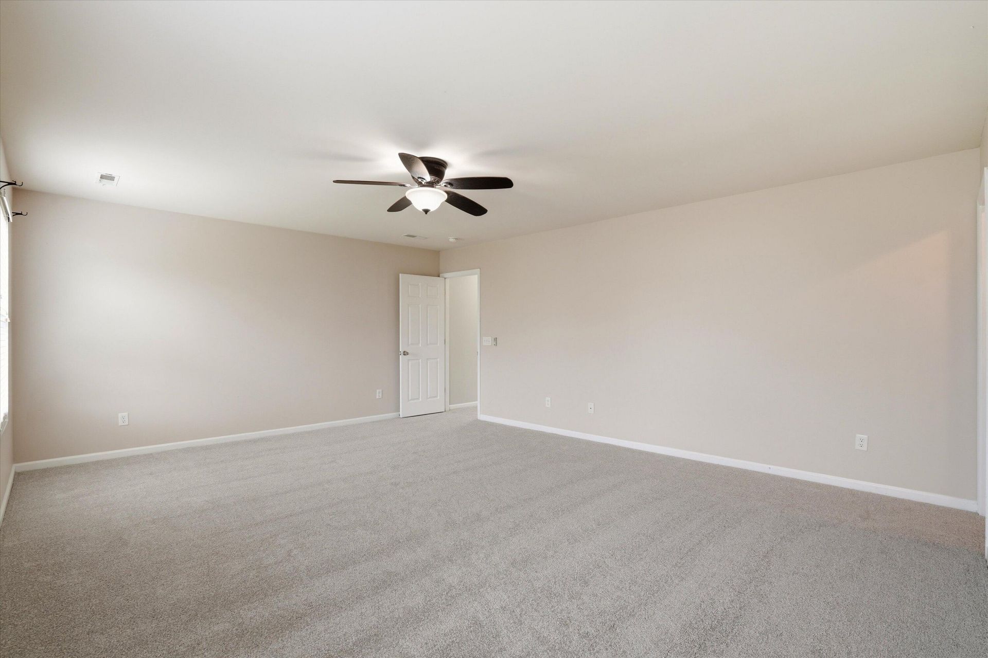9665 Godwin Street Photo 27