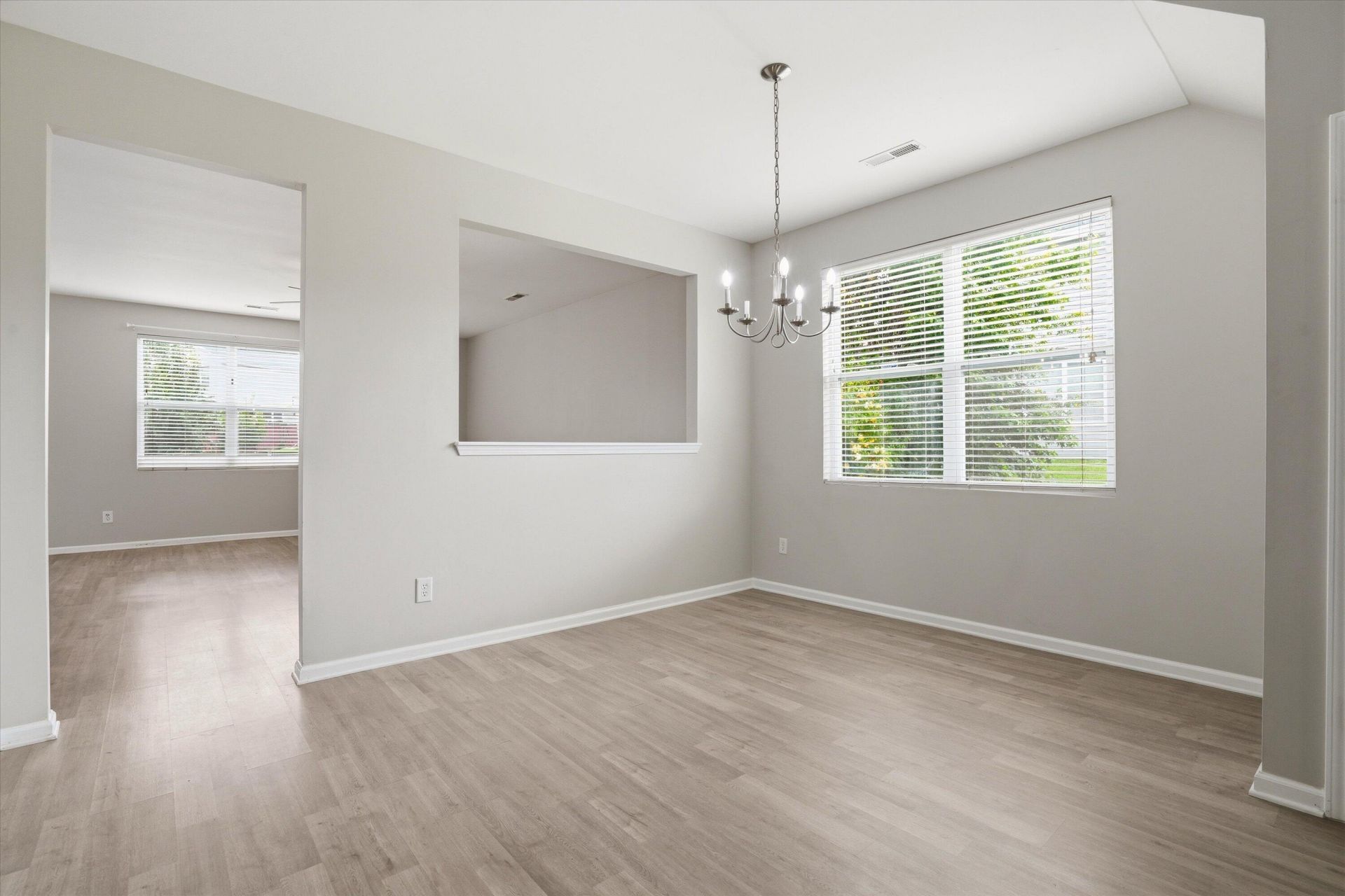 9665 Godwin Street Photo 6