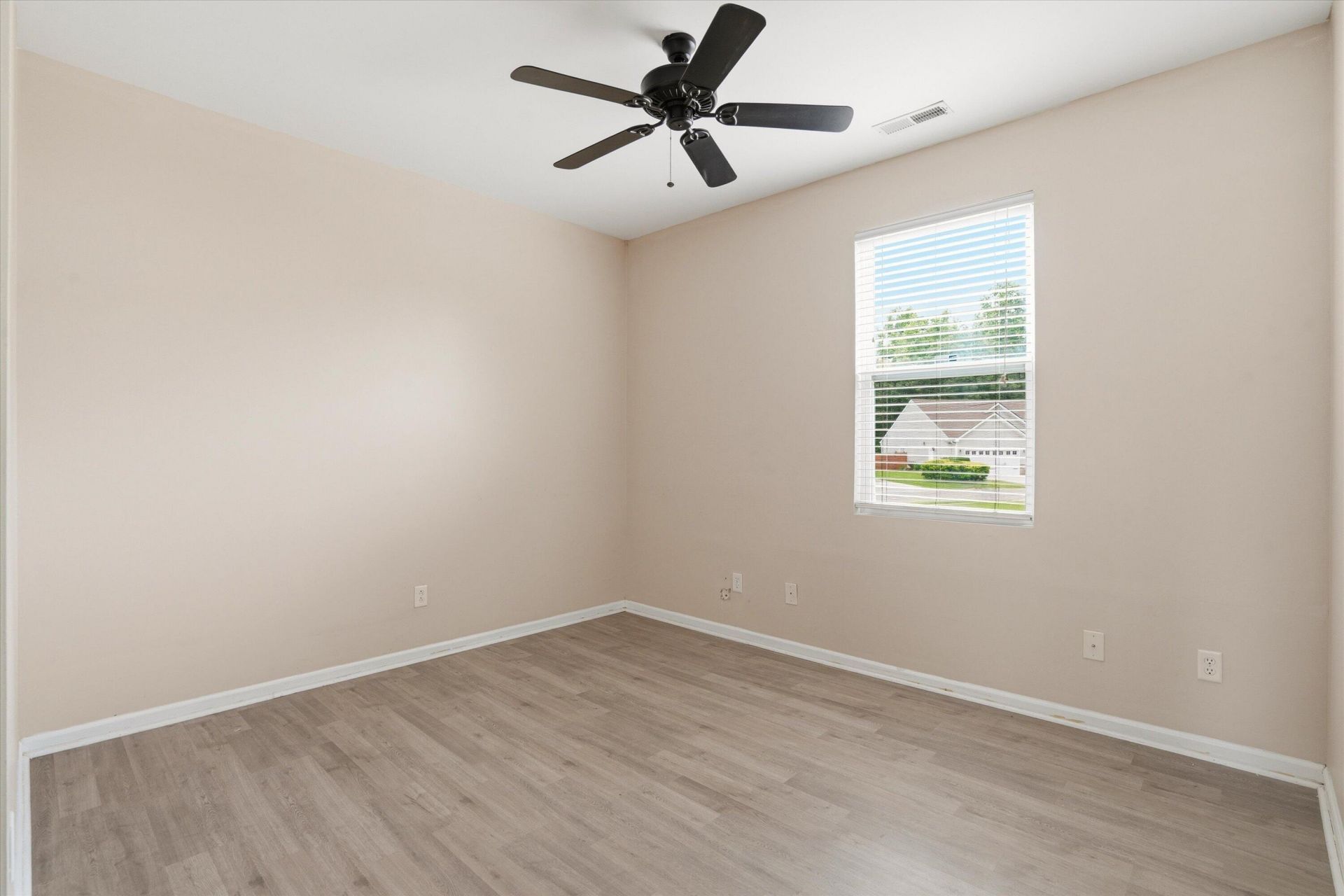 9665 Godwin Street Photo 9