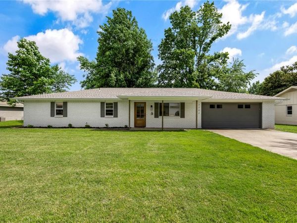 2202 SE 16th Street , Bentonville, AR 72712