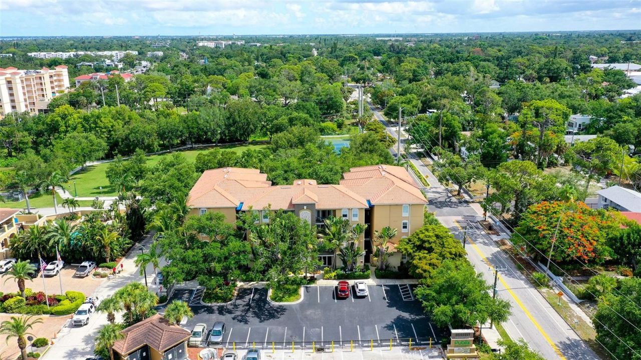1268 11th Street , Unit 2404, Sarasota, FL 34236 Photo