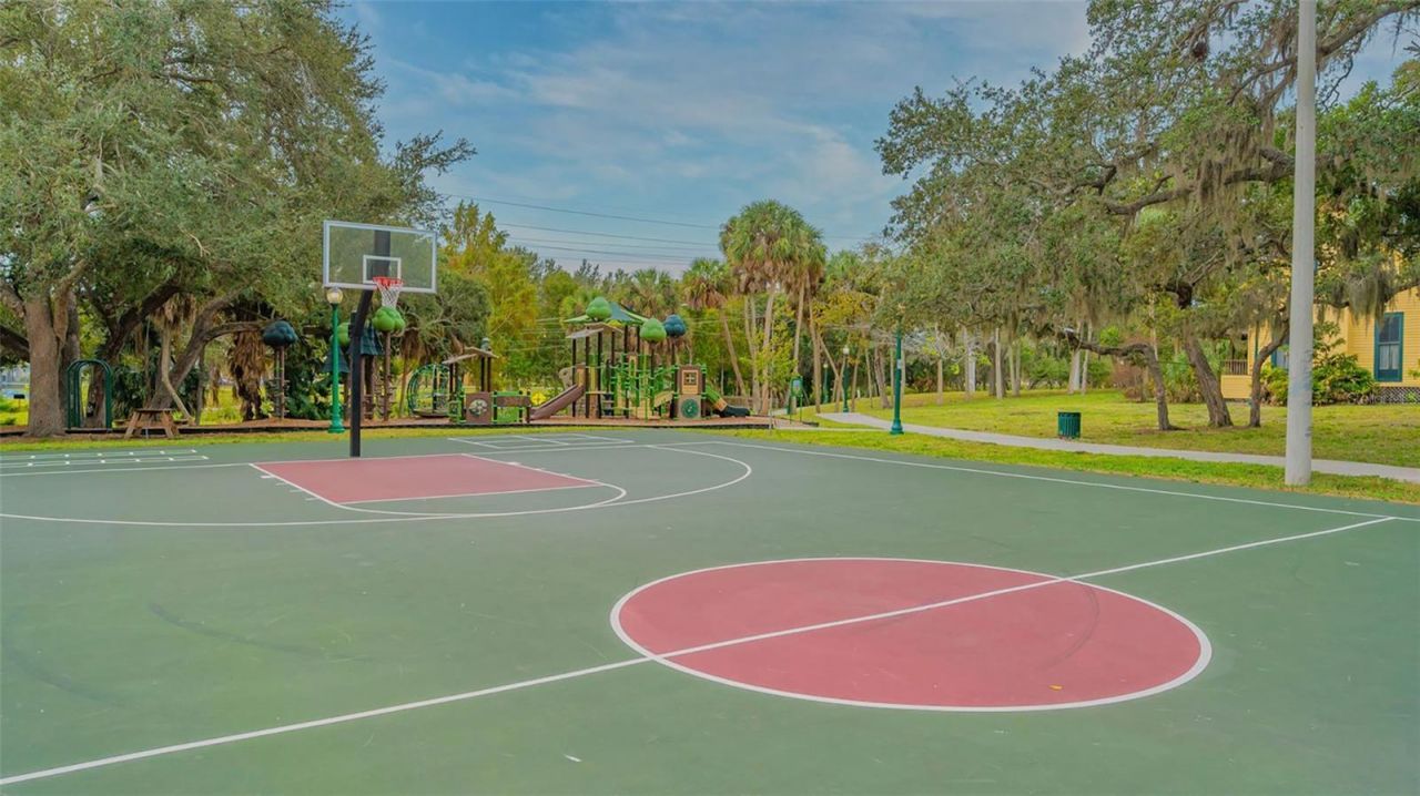 1268 11th Street , Unit 2404, Sarasota, FL 34236 Photo