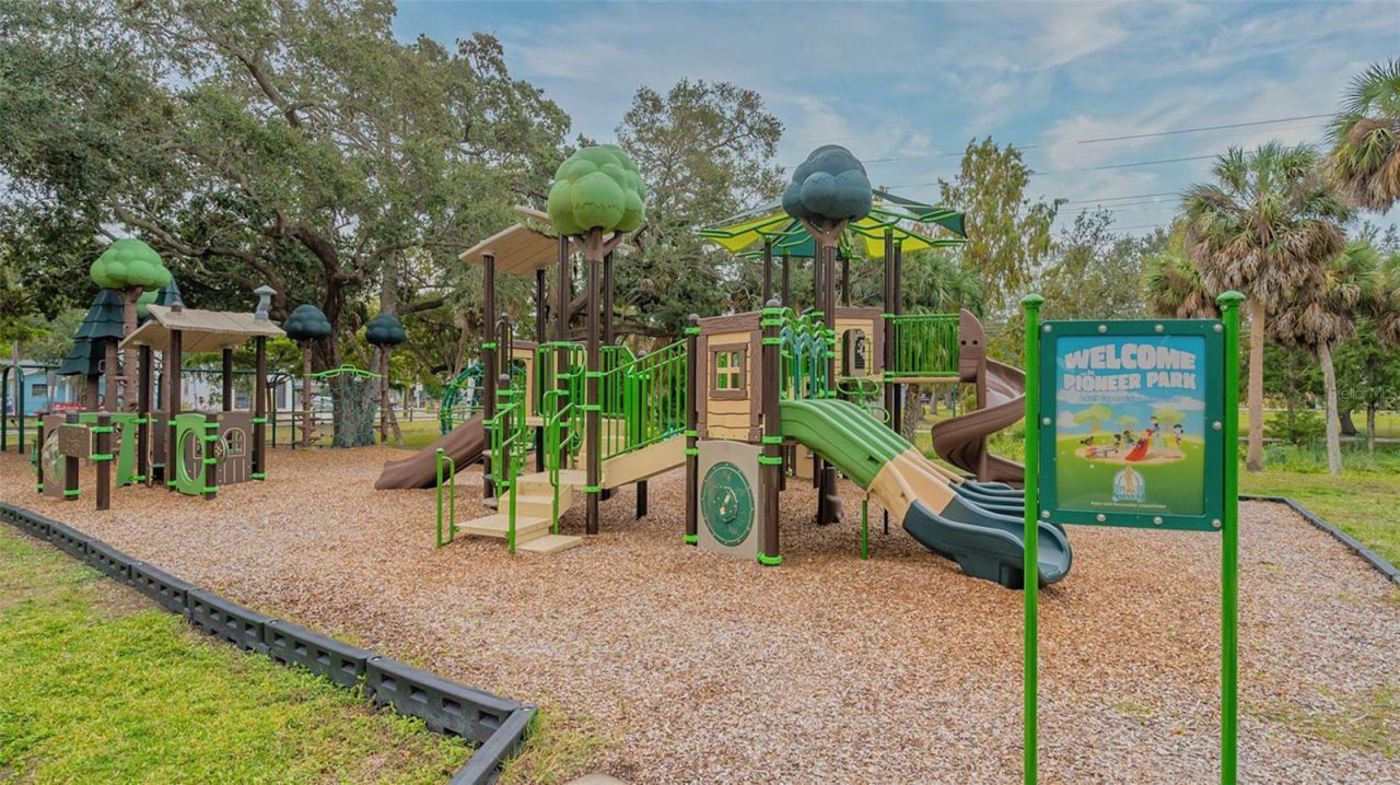 1268 11th Street , Unit 2404, Sarasota, FL 34236 Photo